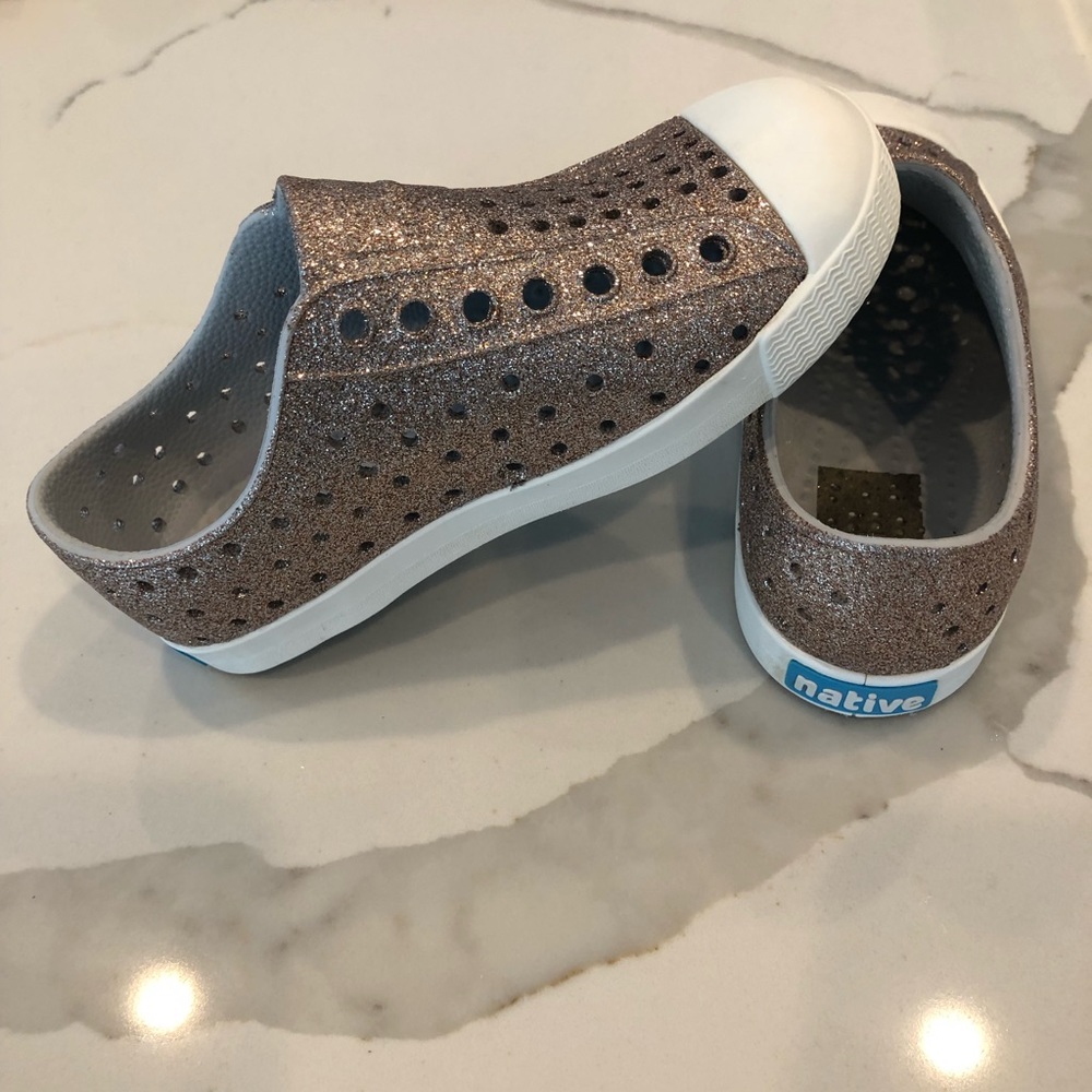 Toddler girls Native sneakers size 10